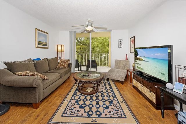 3 of 28 - 19555 E Country Club Drive #8408, Aventura, FL
