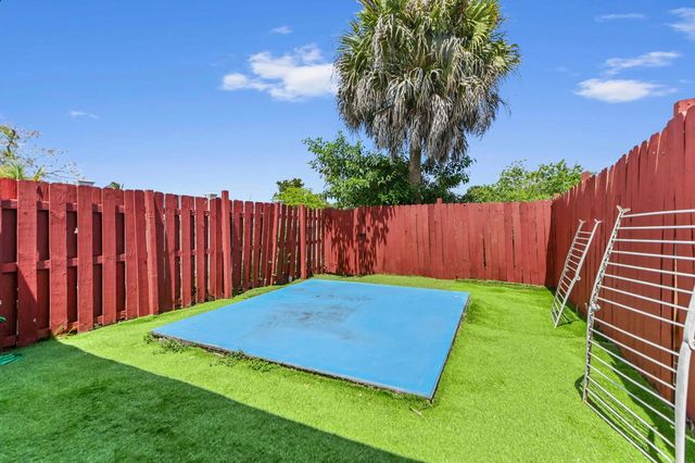 7904 Sw 8th Street, North Lauderdale