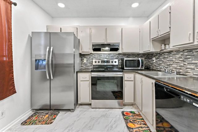 3 of 23 - 7904 Sw 8th Street, North Lauderdale, FL