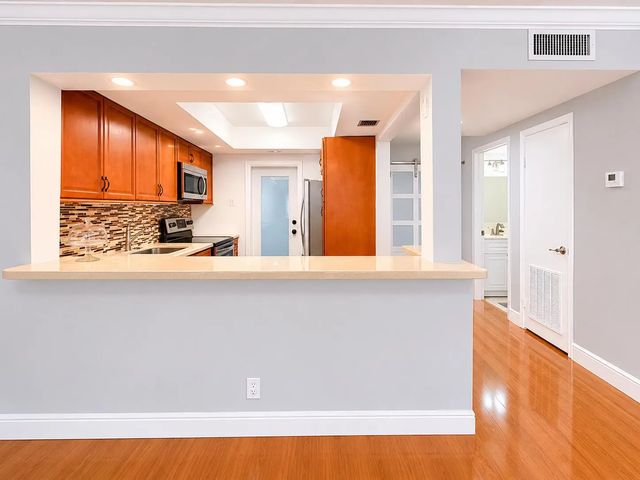 3 of 19 - 1201 Hillcrest Court #315, Hollywood, FL