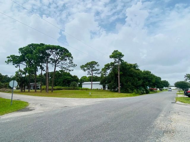 2 of 7 - 186 Melton Drive, Fort Pierce, FL