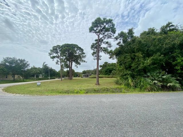 3 of 7 - 186 Melton Drive, Fort Pierce, FL
