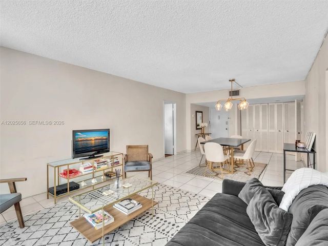 4 of 44 - 5401 Collins Avenue #107, Miami Beach, FL