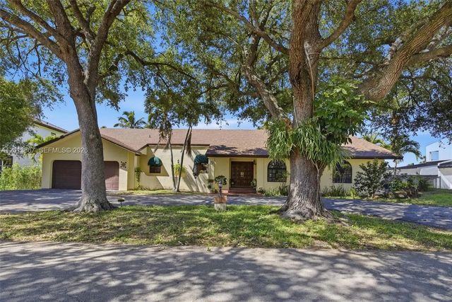 7200 N Oakmont Drive, Hialeah