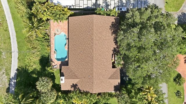 3 of 41 - 7200 N Oakmont Drive, Hialeah, FL
