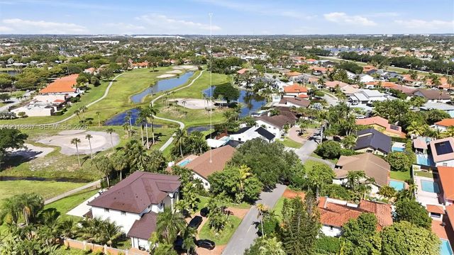 4 of 41 - 7200 N Oakmont Drive, Hialeah, FL