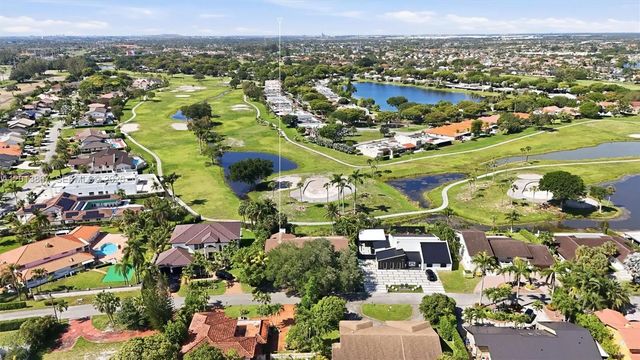 5 of 41 - 7200 N Oakmont Drive, Hialeah, FL