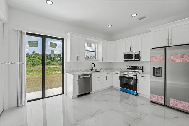 5 of 17 - 2803 1st Street W, , FL