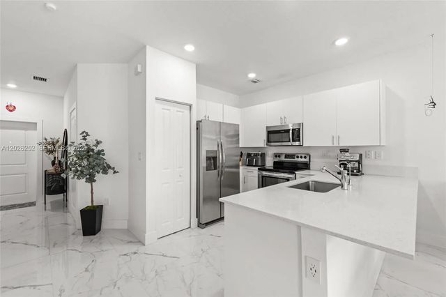 2 of 35 - 577 Nw 204th Street, Miami Gardens, FL