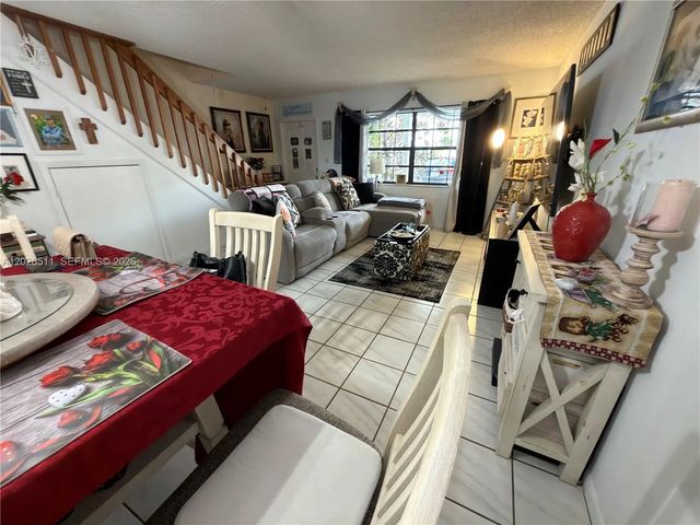 10428 Nw 3rd Street, Pembroke Pines
