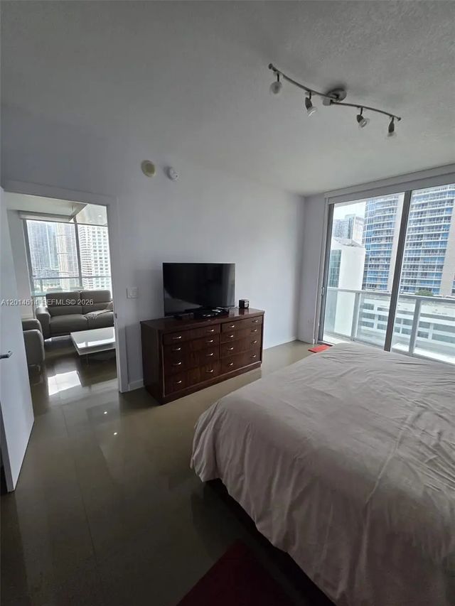 3 of 32 - 1060 Brickell Avenue #2201, Miami, FL