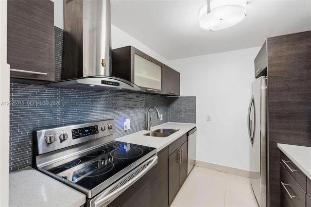 3 of 40 - 3625 N Country Club Drive #402, Aventura, FL