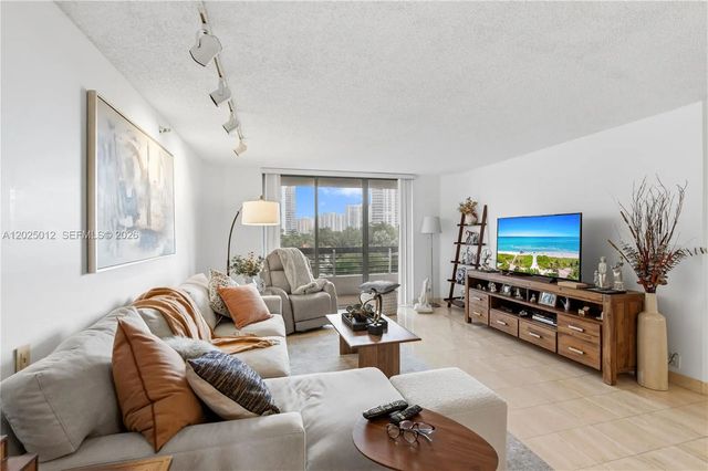 2 of 40 - 19195 Ne 36th Court #502, Aventura, FL