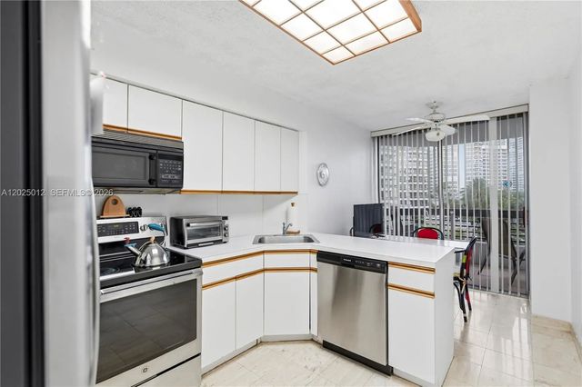 5 of 40 - 19195 Ne 36th Court #502, Aventura, FL