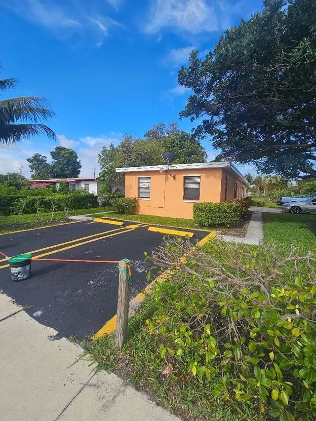 2 of 6 - 800 Nw 1st Street, Delray Beach, FL