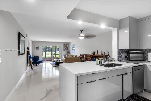 900 Sw 128th Avenue #105d, Pembroke Pines