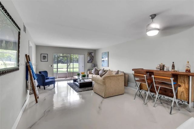 4 of 39 - 900 Sw 128th Avenue #105d, Pembroke Pines, FL