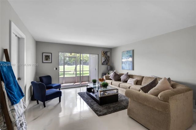 5 of 39 - 900 Sw 128th Avenue #105d, Pembroke Pines, FL