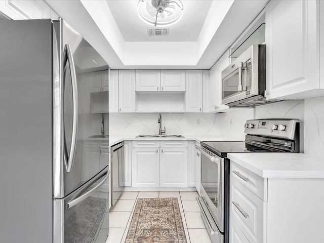 4 of 57 - 3421 Ne 15th Avenue #8, Oakland Park, FL
