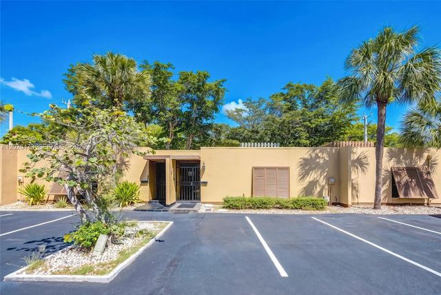 6705 Kingsmoor Way, Miami Lakes