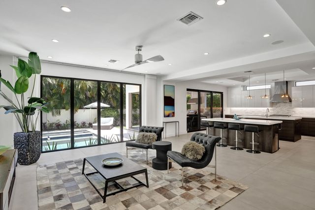 2 of 39 - 918 Se 8th Street, Fort Lauderdale, FL