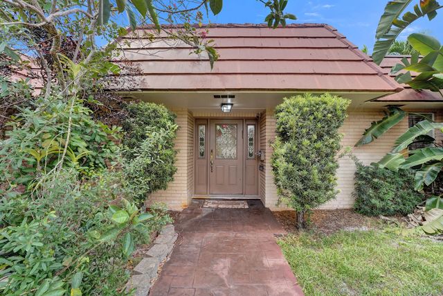 4721 Sarazen Drive, Hollywood