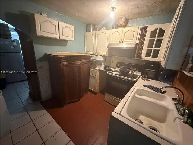 3 of 8 - 5740 Taylor Street, Hollywood, FL