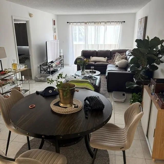 5 of 24 - 2924 Collins Avenue #301, Miami Beach, FL