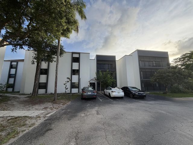 2 of 44 - 4040 N Hills Drive #35, Hollywood, FL