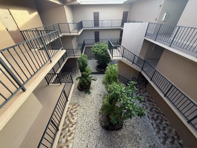 3 of 44 - 4040 N Hills Drive #35, Hollywood, FL