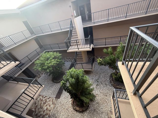 4 of 44 - 4040 N Hills Drive #35, Hollywood, FL
