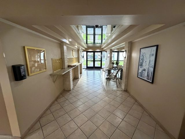 5 of 44 - 4040 N Hills Drive #35, Hollywood, FL