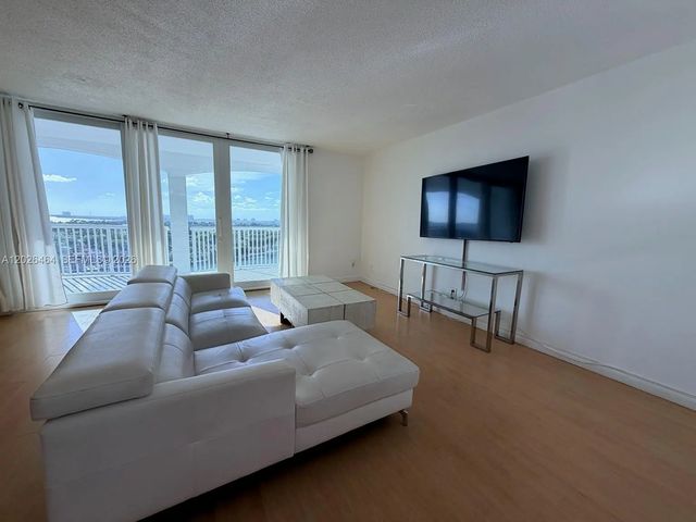 4 of 22 - 5401 Collins Avenue #1022, Miami Beach, FL