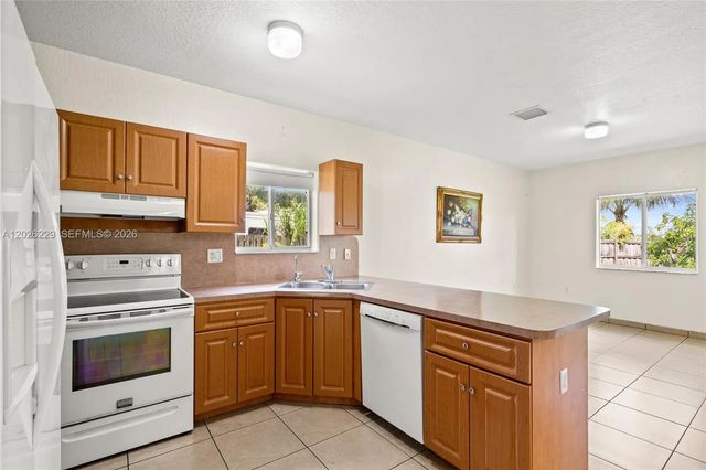 2 of 27 - 716 Se 12th Terrace, Homestead, FL