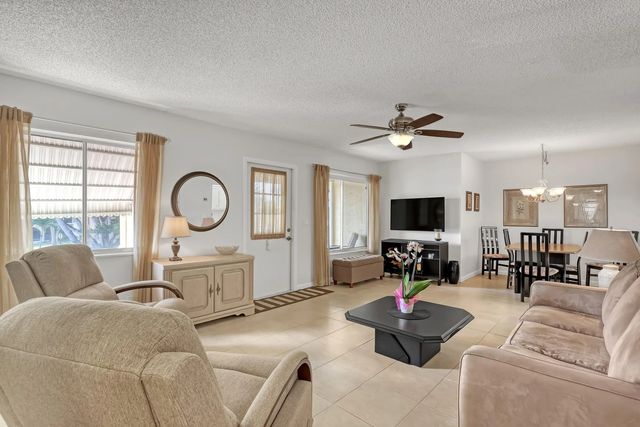 337 Pine Ridge Circle #d-2, Greenacres