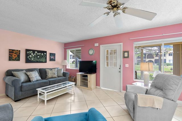 5 of 30 - 336 Pine Ridge Circle #b-1, Greenacres, FL