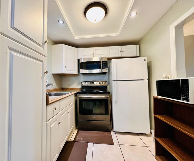 2 of 16 - 330 Southampton B, West Palm Beach, FL