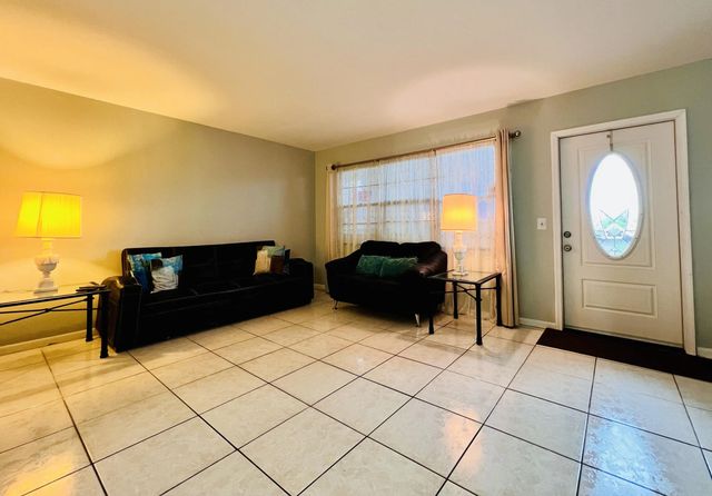 4 of 16 - 330 Southampton B, West Palm Beach, FL