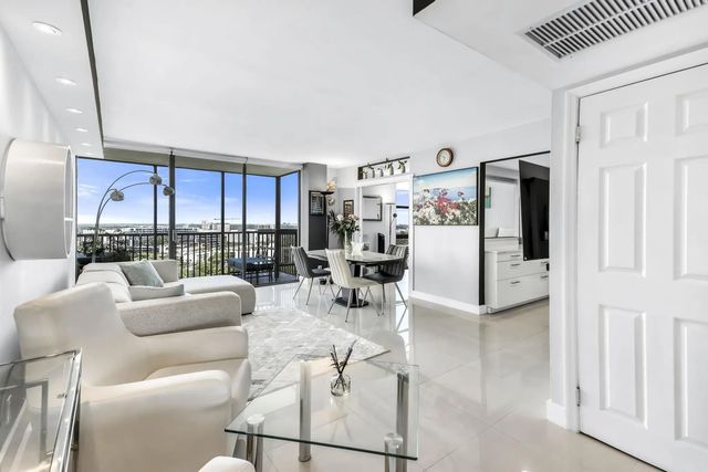 3 of 74 - 20335 W Country Club #1901, Aventura, FL