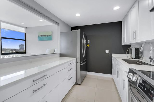 5 of 74 - 20335 W Country Club #1901, Aventura, FL