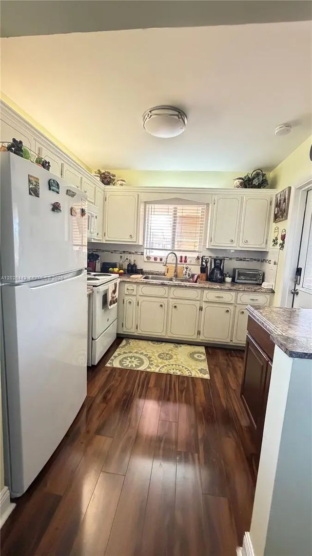 3 of 19 - 5300 Washington Street #d309, Hollywood, FL