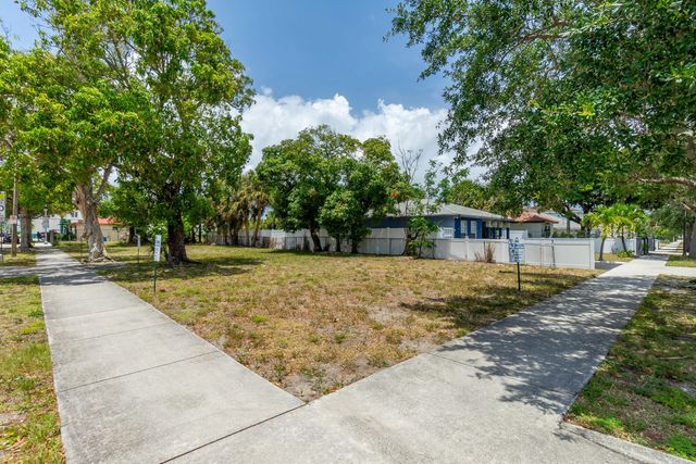 4 of 23 - 447 20th Street, West Palm Beach, FL