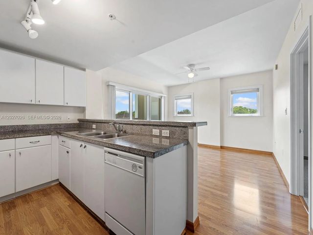 4 of 18 - 2740 Sw 28th Terrace #508, Miami, FL