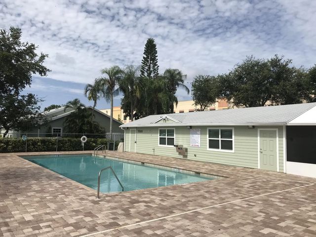 1534 Royal Forest Court, West Palm Beach