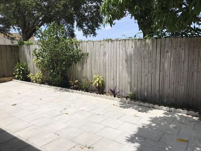 4 of 25 - 1534 Royal Forest Court, West Palm Beach, FL