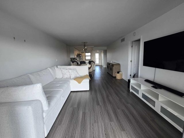 4 of 37 - 1401 N Riverside Drive #805, Pompano Beach, FL