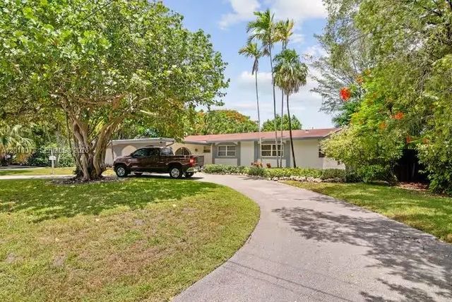 13325 Sw 84th Avenue, Pinecrest