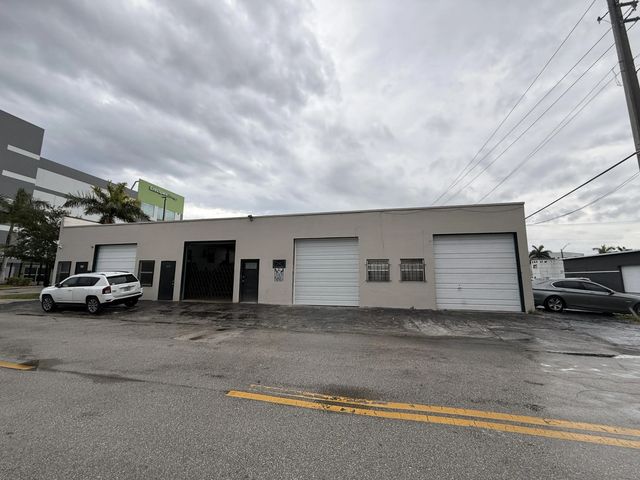 4 of 16 - 832 Nw 1st Street, Fort Lauderdale, FL