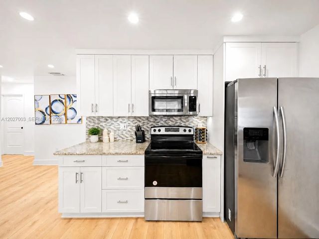 4 of 37 - 2761 Sw 92nd Place, Miami, FL