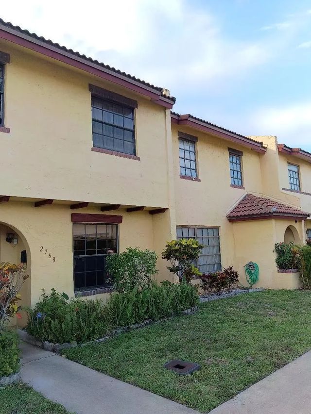 2768 Nw 47th Lane #2803, Lauderdale Lakes